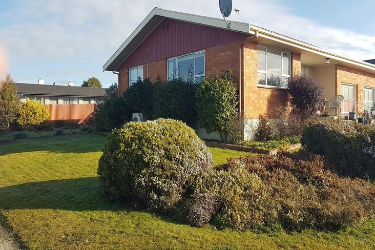 Photo of property in 1 Oxford Street, Waimate, 7924