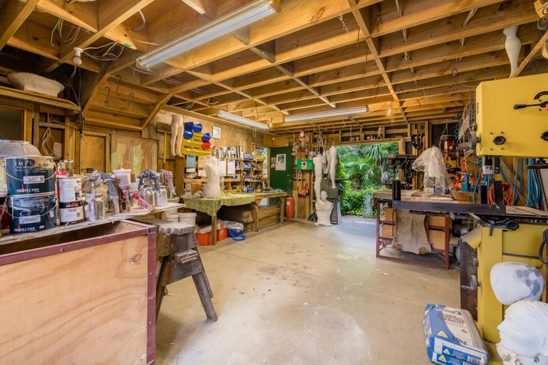 Photo of property in 2 Kaponga Crescent, New Lynn, Auckland, 0600