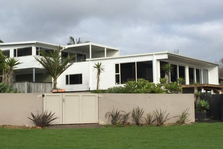 Photo of property in 16 Whitby Crescent, Mairangi Bay, Auckland, 0630