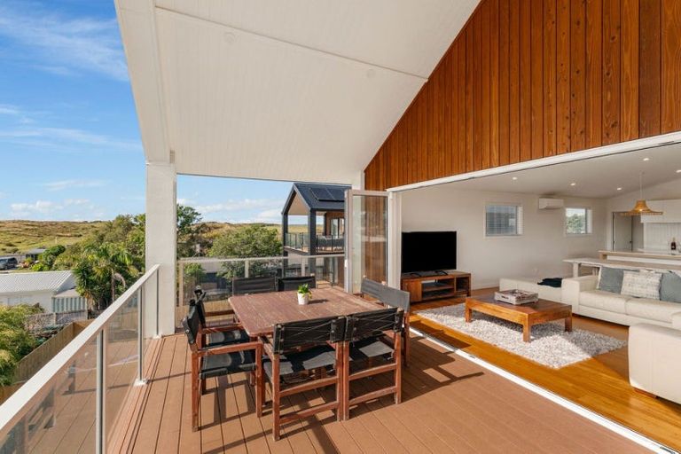 Photo of property in 1335d Papamoa Beach Road, Papamoa Beach, 3118