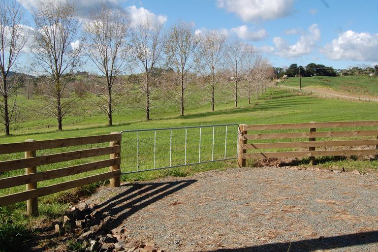 Photo of property in 72 Rangiora Road, Kaiwaka, 0573