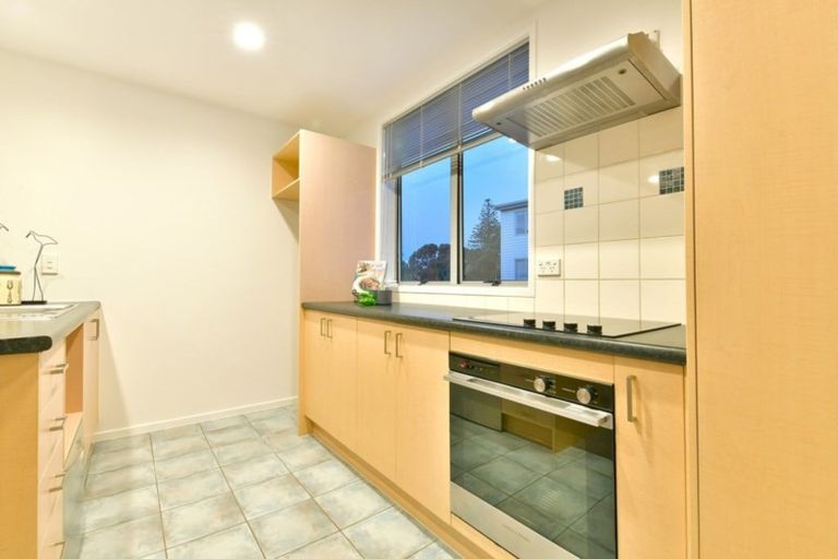 Photo of property in 17/3 Riverside Road, Orewa, 0931