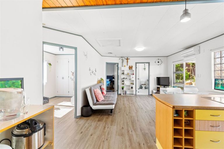 Photo of property in 347a Triangle Road, Massey, Auckland, 0614