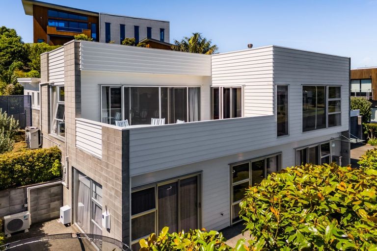 Photo of property in 16 Links Drive, Waiwhakaiho, New Plymouth, 4312