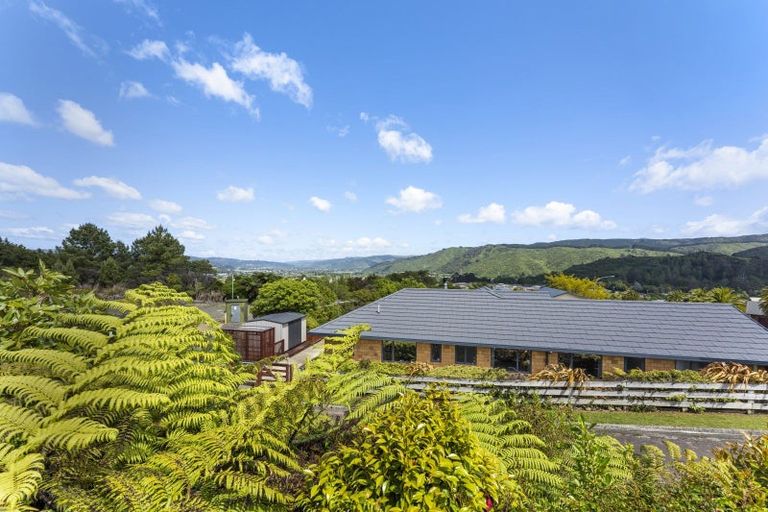 Photo of property in 32 Mount Marua Drive, Timberlea, Upper Hutt, 5018