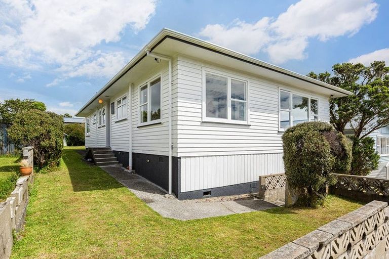 Photo of property in 22 Lomita Road, Johnsonville, Wellington, 6037