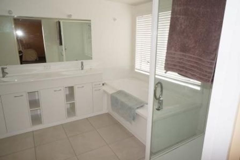 Photo of property in 22 Broadway Avenue, Waikuku Beach, 7473