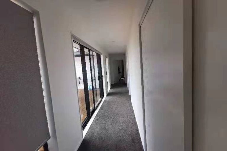 Photo of property in 7 Kaimai Avenue, Massey, Auckland, 0614