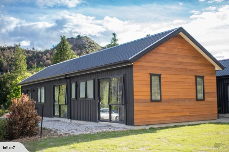 Photo of property in 47 Peregrine Falcon Road, Mount Creighton, Queenstown, 9371