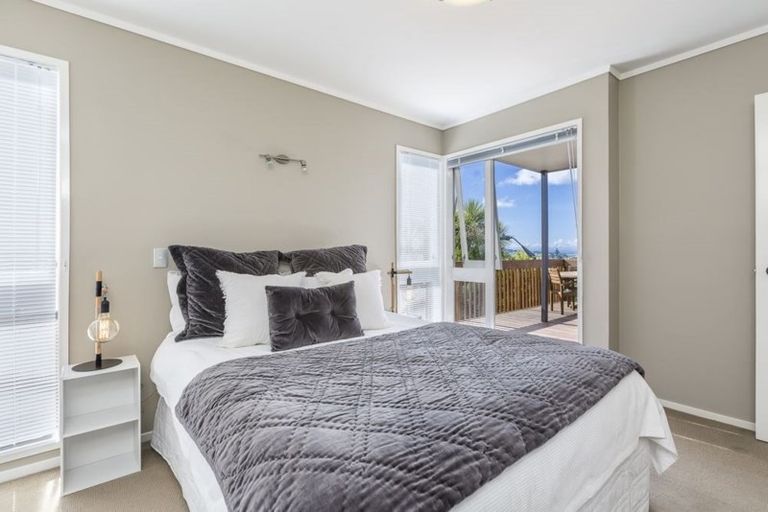 Photo of property in 1/54 Knights Road, Rothesay Bay, Auckland, 0630