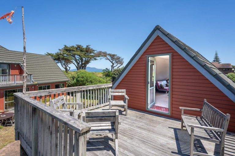 Photo of property in 2 Kitchener Street, Te Horo Beach, Otaki, 5581