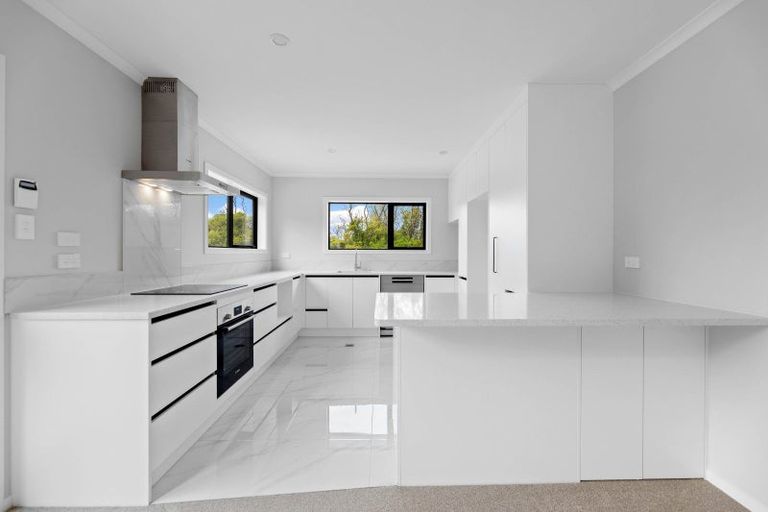 Photo of property in 9 Winnie Close, Acacia Bay, Taupo, 3330