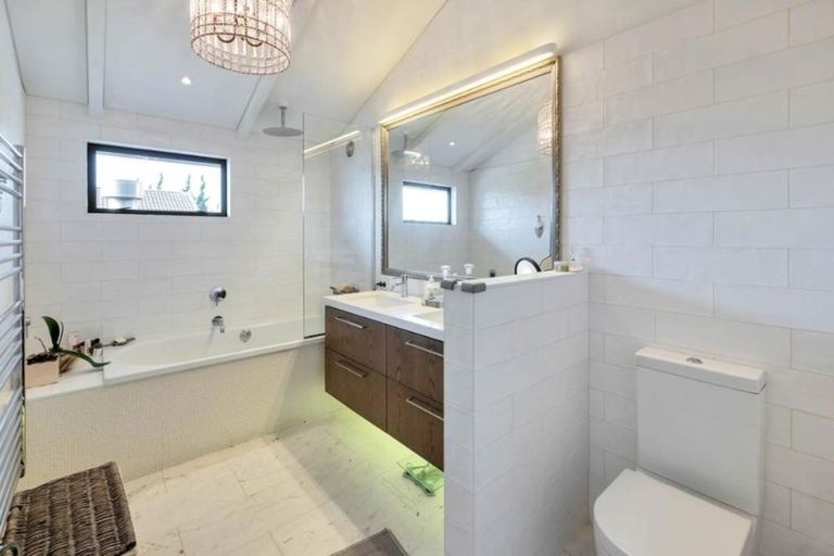 Photo of property in 230 Hurstmere Road, Takapuna, Auckland, 0622