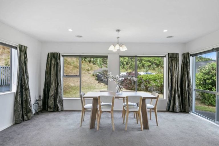 Photo of property in 11 Didsbury Grove, Churton Park, Wellington, 6037