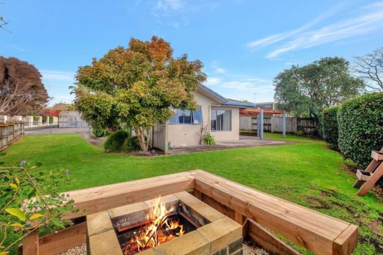 Photo of property in 49 Fairview Place, Te Puke, 3119