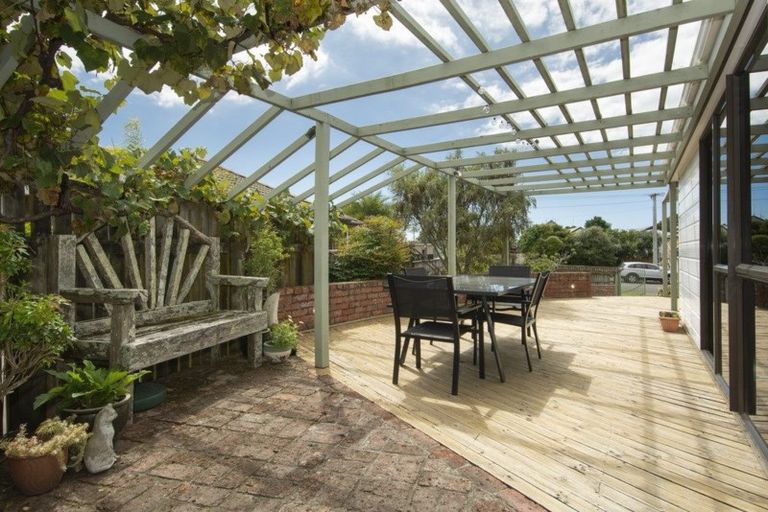 Photo of property in 76 Simpson Road, Papamoa Beach, Papamoa, 3118