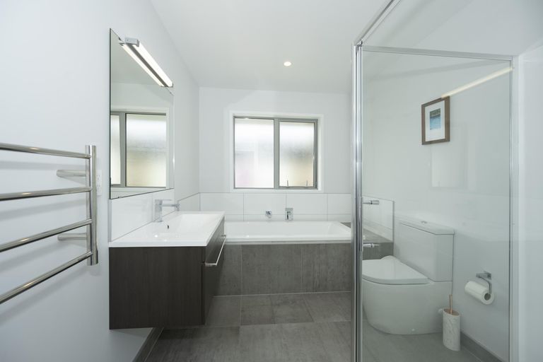 Photo of property in 18 Lamborn Drive, Papakura, 2110