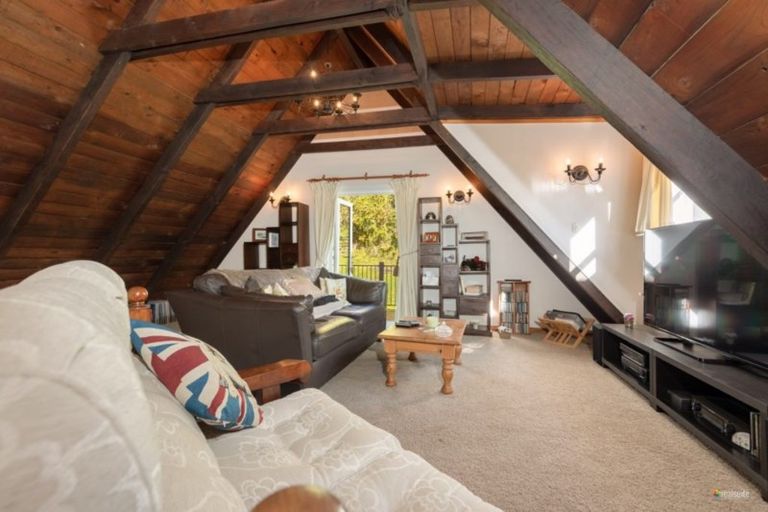 Photo of property in 246 Plateau Road, Te Marua, Upper Hutt, 5018