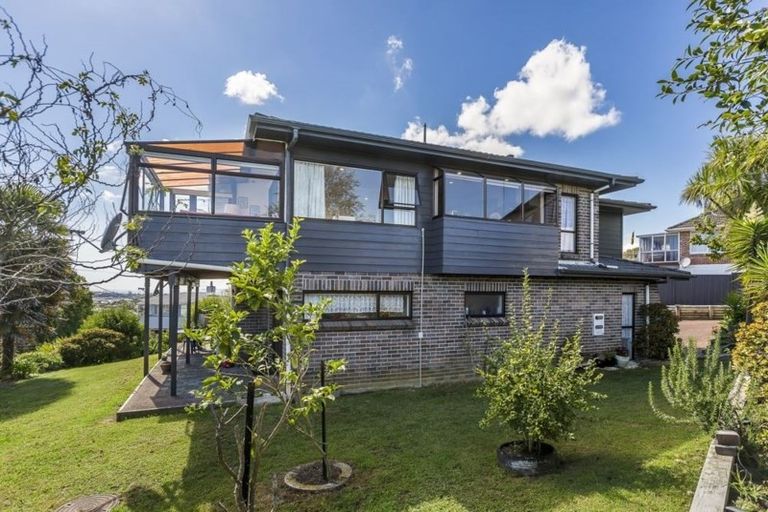 Photo of property in 3/283 Glenfield Road, Glenfield, Auckland, 0629