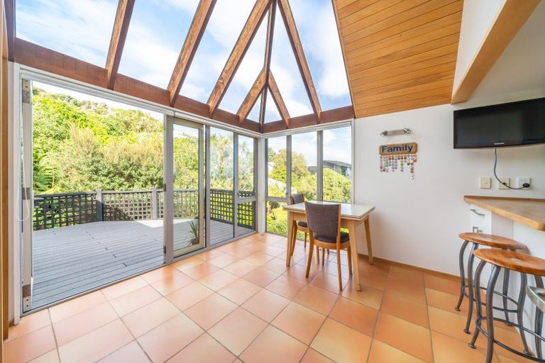 Photo of property in 1 Roys Road, Plimmerton, Porirua, 5026