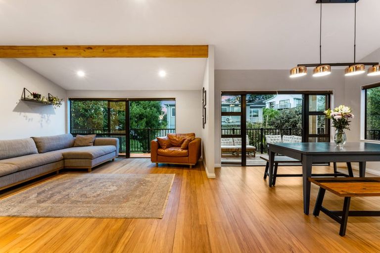 Photo of property in 2/21 Aorangi Place, Birkenhead, Auckland, 0626