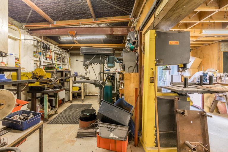 Photo of property in 2 Kaponga Crescent, New Lynn, Auckland, 0600