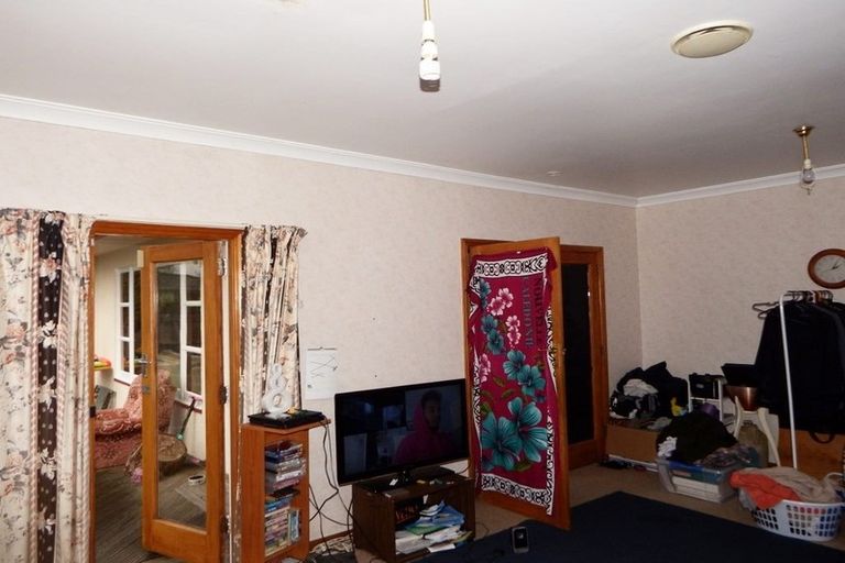 Photo of property in 2 Gloucester Street, Takaro, Palmerston North, 4412
