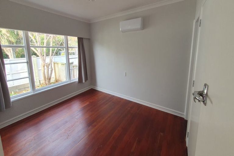 Photo of property in 2 Karu Crescent, Waikanae, 5036