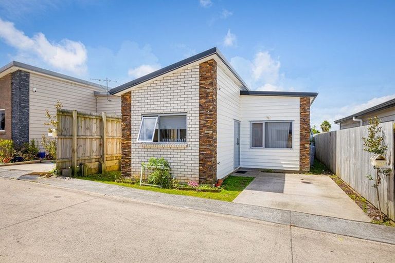 Photo of property in 49a Senator Drive, Manurewa, Auckland, 2105