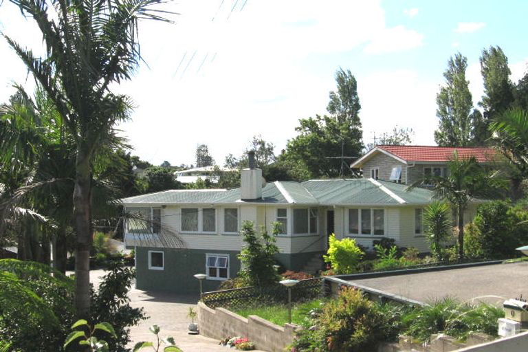 Photo of property in 9 Howard Road, Northcote, Auckland, 0627