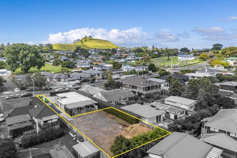 Photo of property in 12 Church Road, Mangere Bridge, Auckland, 2022
