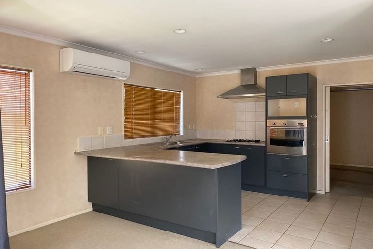 Photo of property in 8a Fiesta Drive, Half Moon Bay, Auckland, 2012
