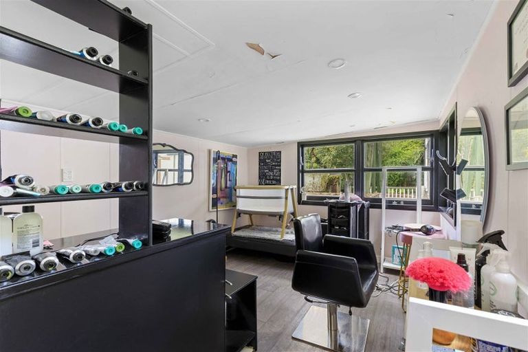 Photo of property in 476 Stokes Valley Road, Stokes Valley, Lower Hutt, 5019