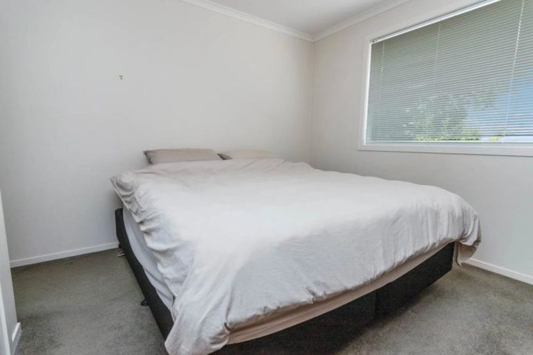 Photo of property in 11 Fairlea Road, Te Atatu South, Auckland, 0610