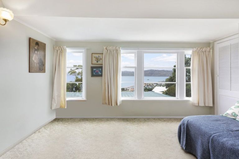 Photo of property in 5 Fettes Crescent, Seatoun, Wellington, 6022