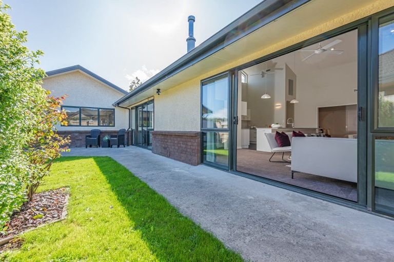 Photo of property in 15 Strachan Way, Highbury, Palmerston North, 4412