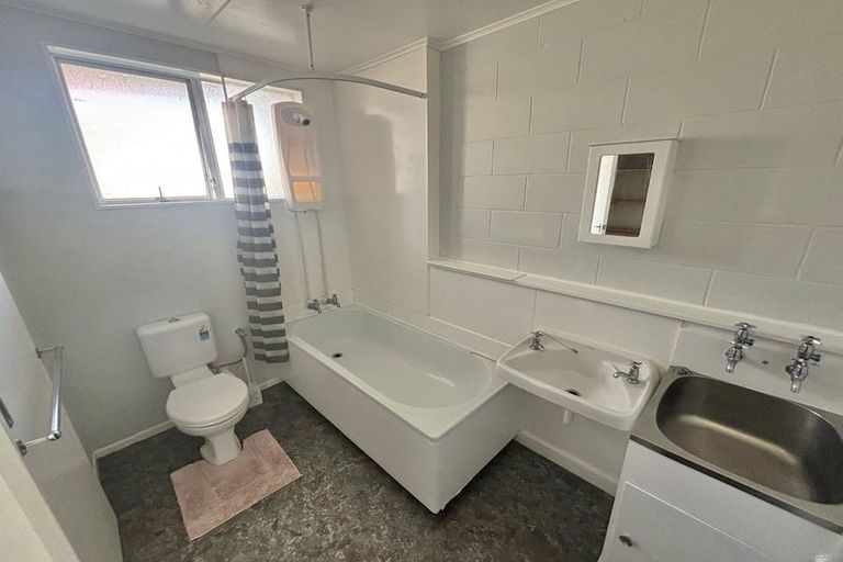 Photo of property in 46 Awamutu Grove, Waiwhetu, Lower Hutt, 5010