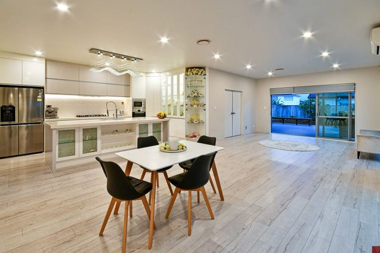 Photo of property in 17 Drumbuoy Drive, Flat Bush, Auckland, 2019