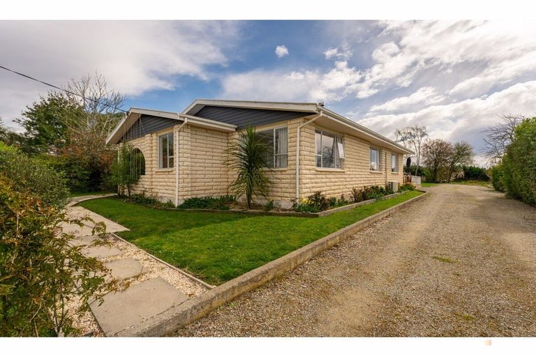 Photo of property in 60 Timaru Road, Waimate, 7924