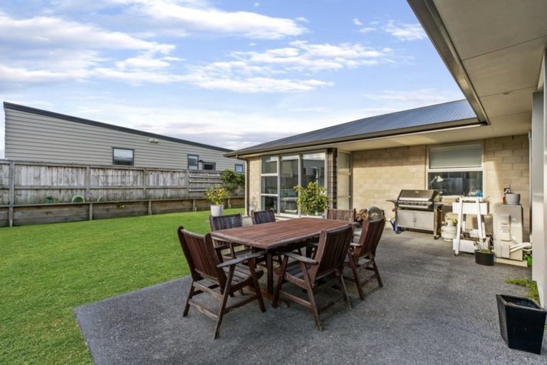 Photo of property in 17 Raiha Street, Papamoa Beach, Papamoa, 3118