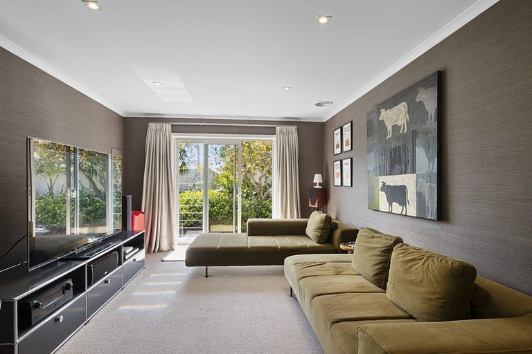 Photo of property in 14d Chilman Street, Strandon, New Plymouth, 4312