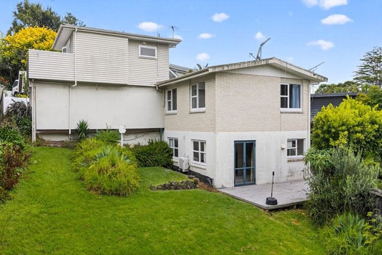 Photo of property in 12 Garmons Way, Castor Bay, Auckland, 0620