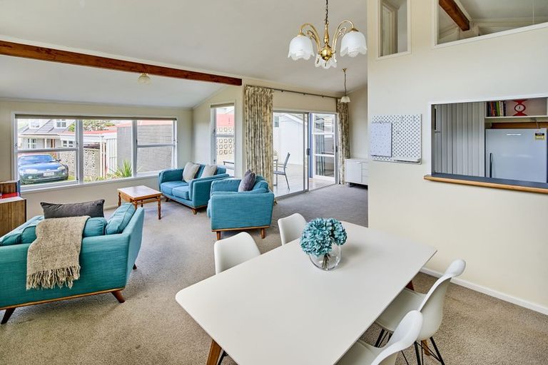 Photo of property in 2 Cranwell Street, Churton Park, Wellington, 6037