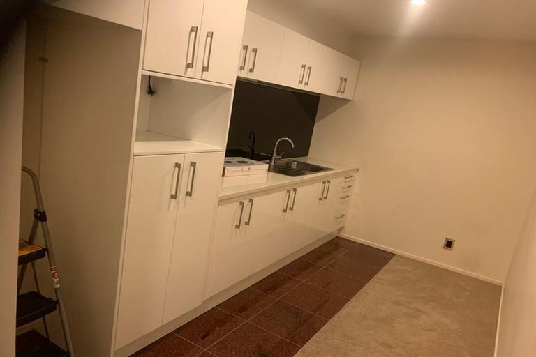 Photo of property in 21 Midhurst Avenue, Henderson, Auckland, 0612