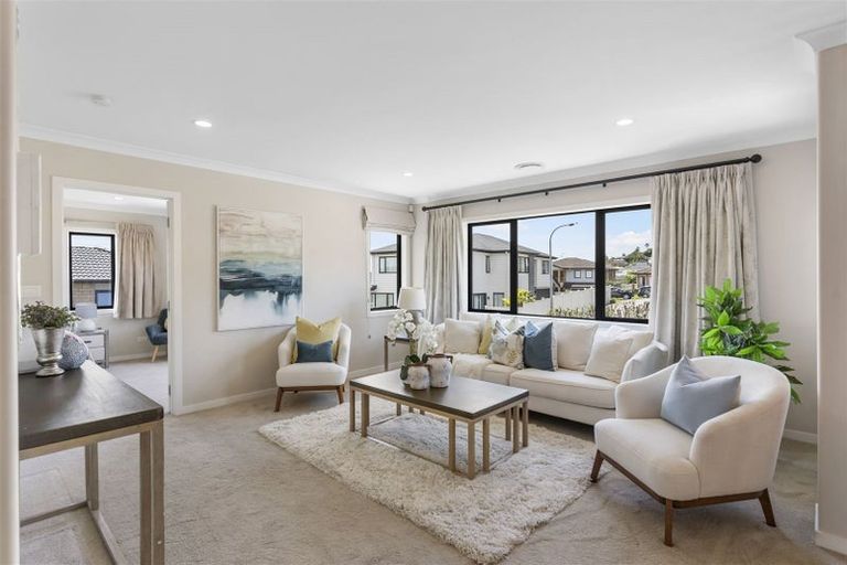 Photo of property in 97 Medallion Drive, Oteha, Auckland, 0632