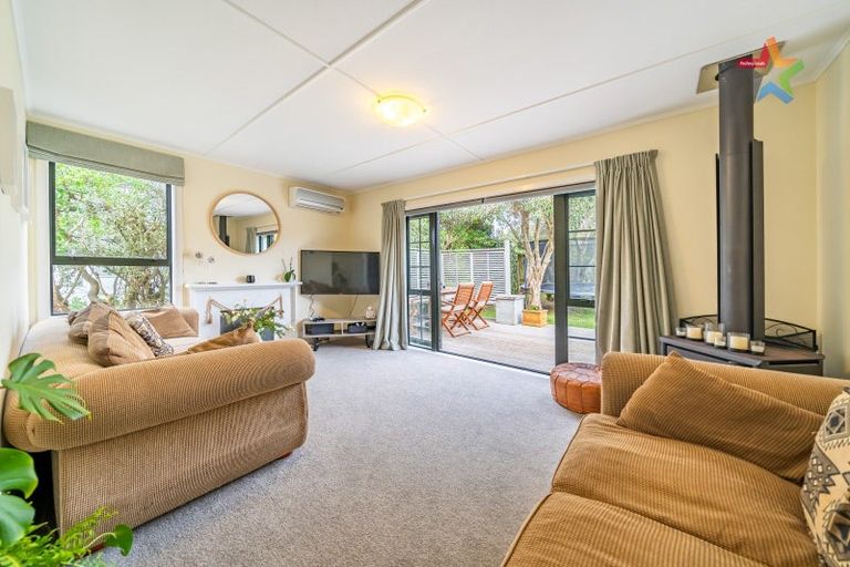 Photo of property in 22 Waiuta Street, Titahi Bay, Porirua, 5022