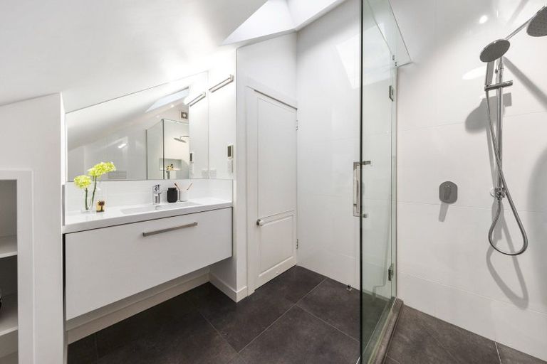 Photo of property in 106 St Heliers Road, Saint Heliers, Auckland, 1071