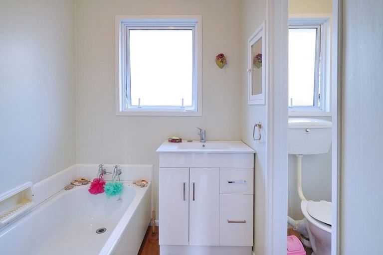 Photo of property in 2/53 Bassett Street, Burwood, Christchurch, 8083