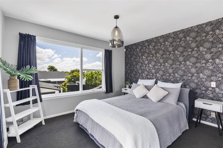 Photo of property in 8 Mappleton Avenue, Burnside, Christchurch, 8053