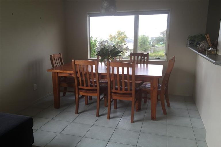 Photo of property in 2/36 Elizabeth Drive, West Harbour, Auckland, 0618